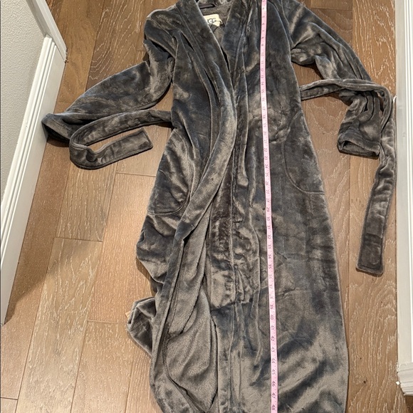 UGG Plush Grey Plush Soft Bathrobe - Picture 8 of 10